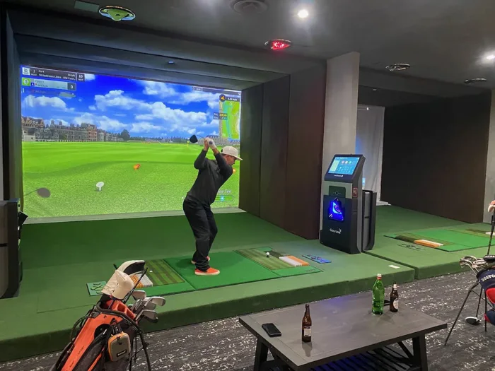 J Bar & Golf Lounge